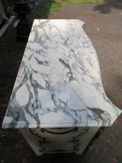 Dorothy Draper Stunning Dorothy Draper style Marble Top Chest Gilt Decoration