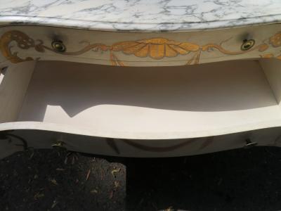 Dorothy Draper Stunning Dorothy Draper style Marble Top Chest Gilt Decoration