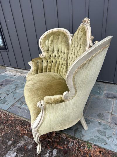 Dorothy Draper Stunning Victorian Style Carved Wood Settee Loveseat Tufted Back