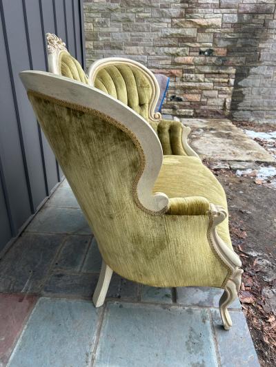 Dorothy Draper Stunning Victorian Style Carved Wood Settee Loveseat Tufted Back