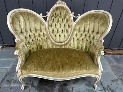 Dorothy Draper Stunning Victorian Style Carved Wood Settee Loveseat Tufted Back