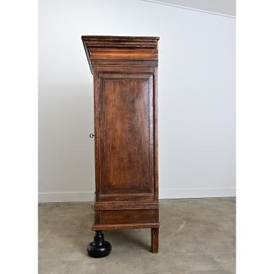 Dutch 18th Century Oak Kussenkast Armoire