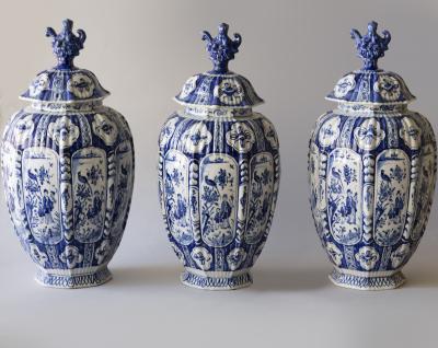 EARLY 18TH CENTURY DUTCH DELFT GARNITURE