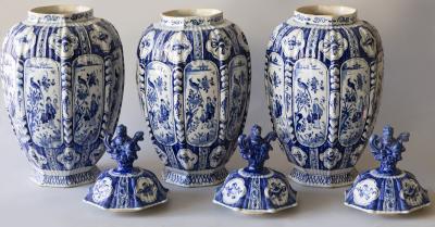 EARLY 18TH CENTURY DUTCH DELFT GARNITURE
