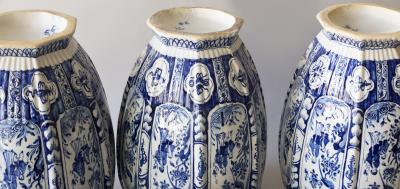 EARLY 18TH CENTURY DUTCH DELFT GARNITURE