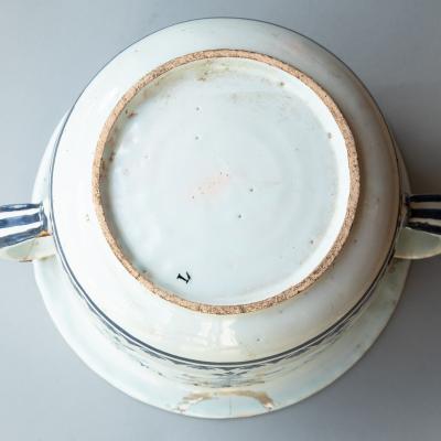 EARLY 19TH CENTURY LARGE TWO HANDLED CACHE POT IN CAMA EU BLEU