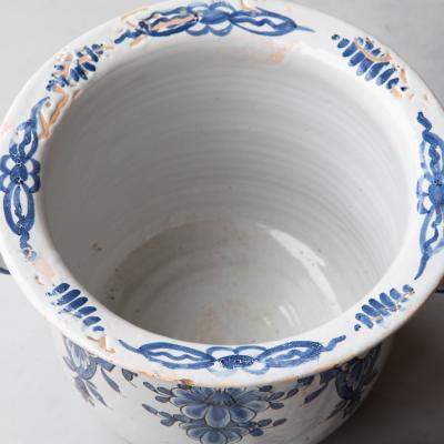 EARLY 19TH CENTURY LARGE TWO HANDLED CACHE POT IN CAMA EU BLEU ROUEN