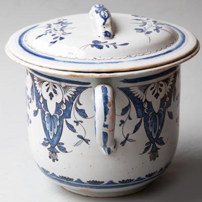 EARLY 19TH CENTURY LARGE TWO HANDLED CACHE POT IN CAMA EU BLEU ROUEN