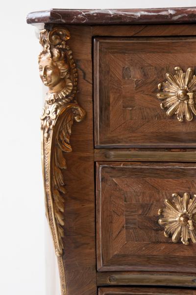 EARLY LOUIS XV ROSEWOOD COMMODE FA ADE CINTR E 