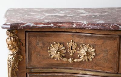 EARLY LOUIS XV ROSEWOOD COMMODE FA ADE CINTR E 
