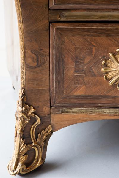 EARLY LOUIS XV ROSEWOOD COMMODE FA ADE CINTR E 
