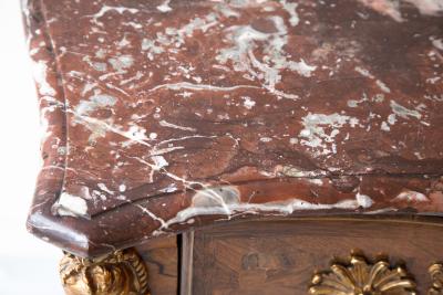 EARLY LOUIS XV ROSEWOOD COMMODE FA ADE CINTR E 