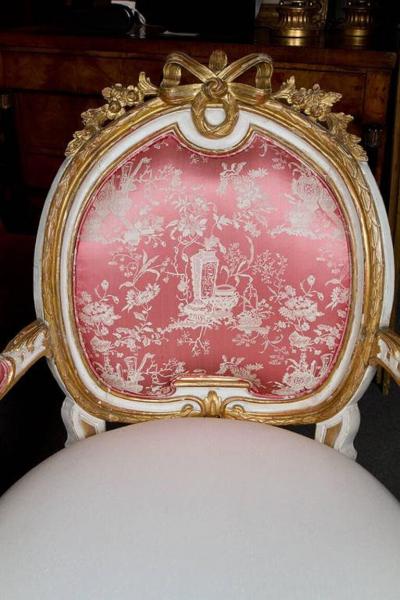 ELEGANT GILDED AND WHITE PAINTED UPHOLSTERED ITALIAN LOUIS XVI STYLE ARMCHAIR