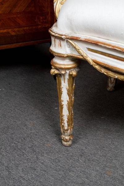 ELEGANT GILDED AND WHITE PAINTED UPHOLSTERED ITALIAN LOUIS XVI STYLE ARMCHAIR