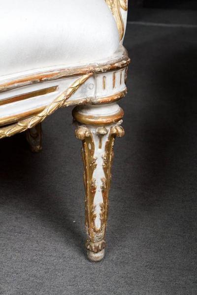 ELEGANT GILDED AND WHITE PAINTED UPHOLSTERED ITALIAN LOUIS XVI STYLE ARMCHAIR