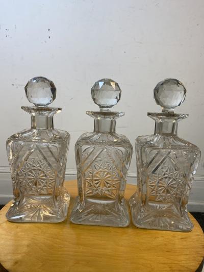ELEGANT VICTORIAN THREE DECANTER TANTALUS