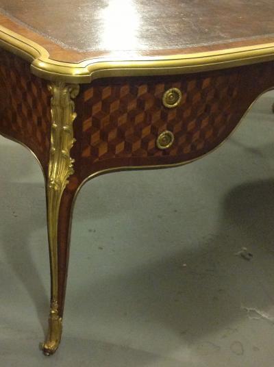 ELEGANTLOUIS XV STYLE MARQUETRY DESK BUREAU PLAT