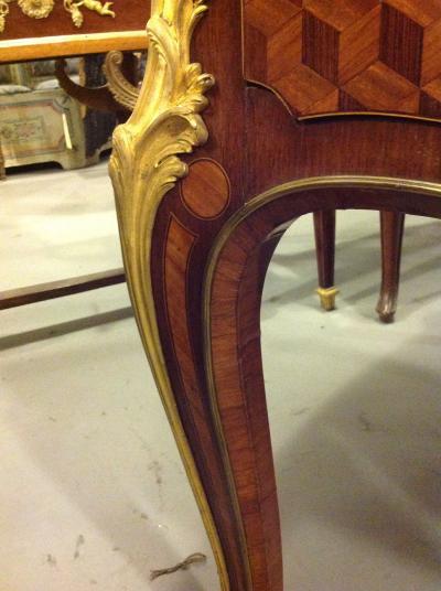 ELEGANTLOUIS XV STYLE MARQUETRY DESK BUREAU PLAT