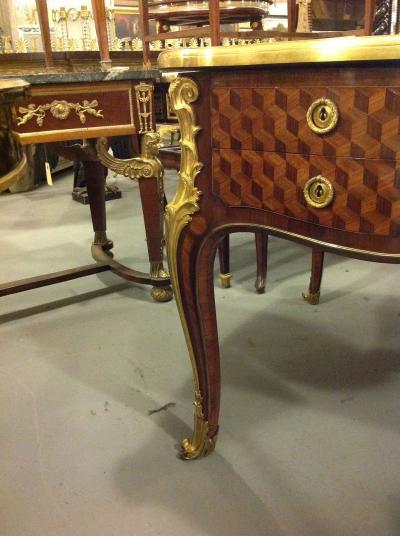 ELEGANTLOUIS XV STYLE MARQUETRY DESK BUREAU PLAT