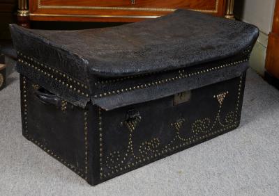 ENGLISH STUDDED BLACK LEATHER COACH TRUNK