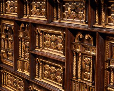 EXCEPTIONAL EARLY 17TH CENTURY SPANISH WALNUT VARGUENO DESK ON STAND