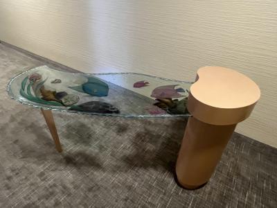 EXCEPTIONAL POST MODERN COLORFUL CARVED SEA LIFE GLASS CONSOLE
