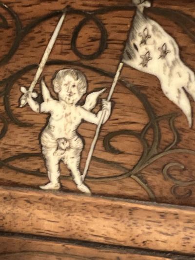 EXQUISITE UNIQUE ANTIQUE INLAID HAND CARVED BOX WITH DOGS BIRDS RABBITS ANGELS