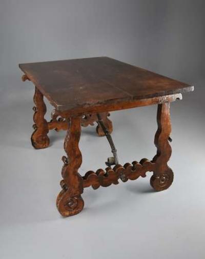 Early 17th century walnut Spanish table with good original patina