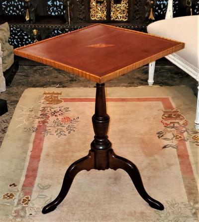 Early 19th Century American Sheraton Tilt Top Table of Neat Proportions