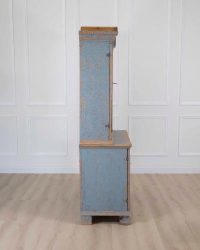 Early 19th Century Rococo Cabinet with Reeded Top Doors
