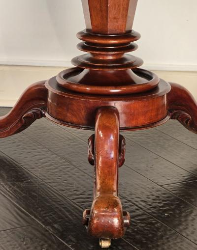 Early 19th Century William IV Mahogany Center Table