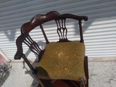 Early 19th century Walnut Chippendale Corner Chair