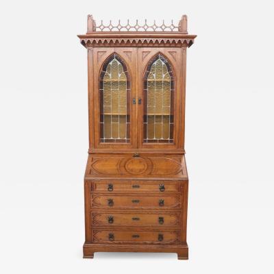 Early 20th Century Italian Gothic Style Solid Oak Wood Cabinet