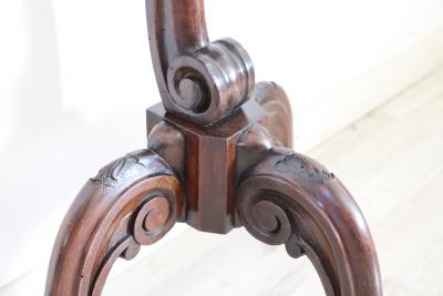 Early 20th Century Italian Walnut Gu ridon Tripod Table or Pedestal Table