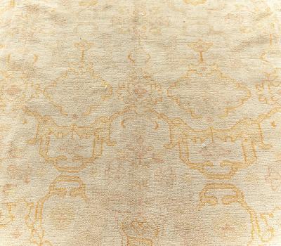 Early 20th Century Turkish Oushak Rug in Beige Orange Yellow Shades
