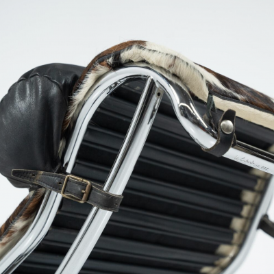 Early Edition Le Corbusier Lounge Chair LC4 For Cassina Italy