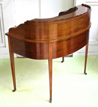 Early Edwardian Carlton House Desk