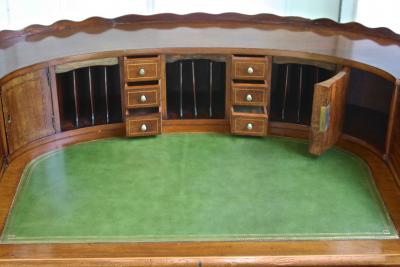 Early Edwardian Carlton House Desk