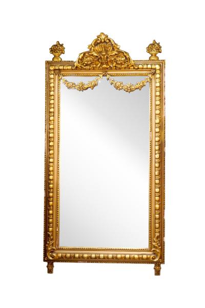 Early Mid 20th Century Italian Neoclassical Finely Carved Giltwood Wall Mirror