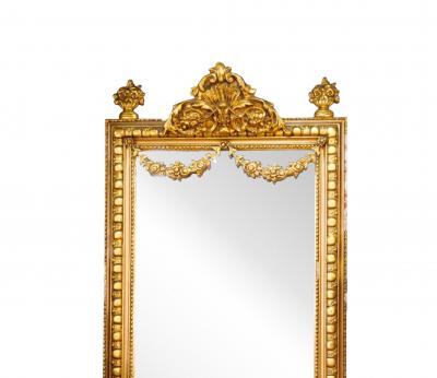 Early Mid 20th Century Italian Neoclassical Finely Carved Giltwood Wall Mirror