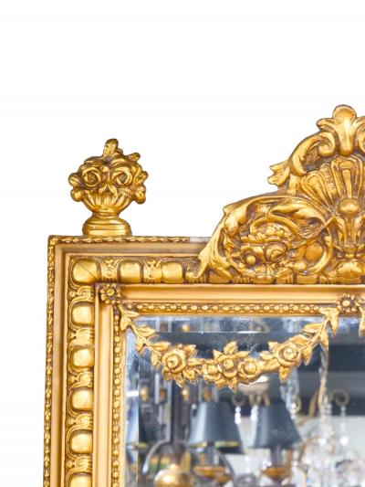 Early Mid 20th Century Italian Neoclassical Finely Carved Giltwood Wall Mirror