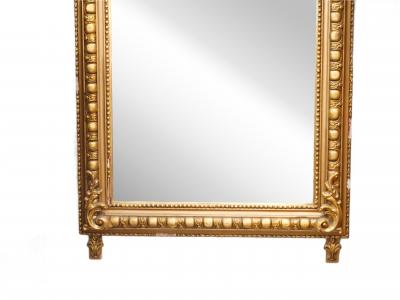Early Mid 20th Century Italian Neoclassical Finely Carved Giltwood Wall Mirror