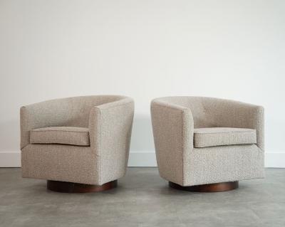 Edward Wormley Edward Wormley for Dunbar Swivel Chairs in Mahogany and Taupe Boucle C 1950s