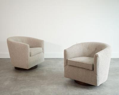 Edward Wormley Edward Wormley for Dunbar Swivel Chairs in Mahogany and Taupe Boucle C 1950s