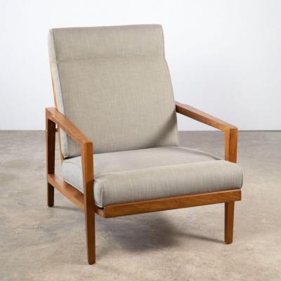 Edward Wormley Edward Wormley for Dunbar Tilt Back Sheridan Lounge Chair in Walnut Cane Brass
