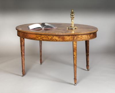 Edwards Roberts Antique Sheraton Revival Centre Center Table of Generous Proportions