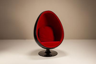 Eero Aarnio Eero Aarnio Egg Pod Chair in Black and Red Finland 1960s