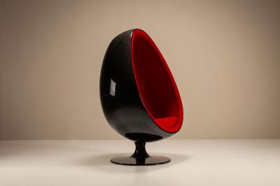 Eero Aarnio Eero Aarnio Egg Pod Chair in Black and Red Finland 1960s