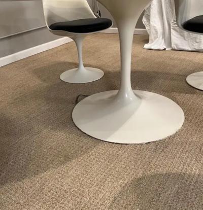 Eero Saarinen 1970 s Eero Saarinen for Knoll Tulip form Table 4 Chairs 2 side 2 arms