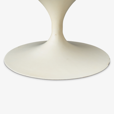 Eero Saarinen Early Eero Saarinen for Knoll Oval Pedestal Tulip Coffee Table in White Laminate